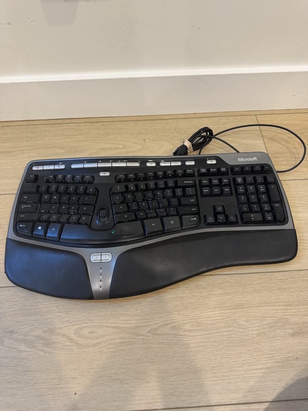 Microsoft Natural Ergonomic Keyboard 4000 V1.0 USB Wired Connection Tested